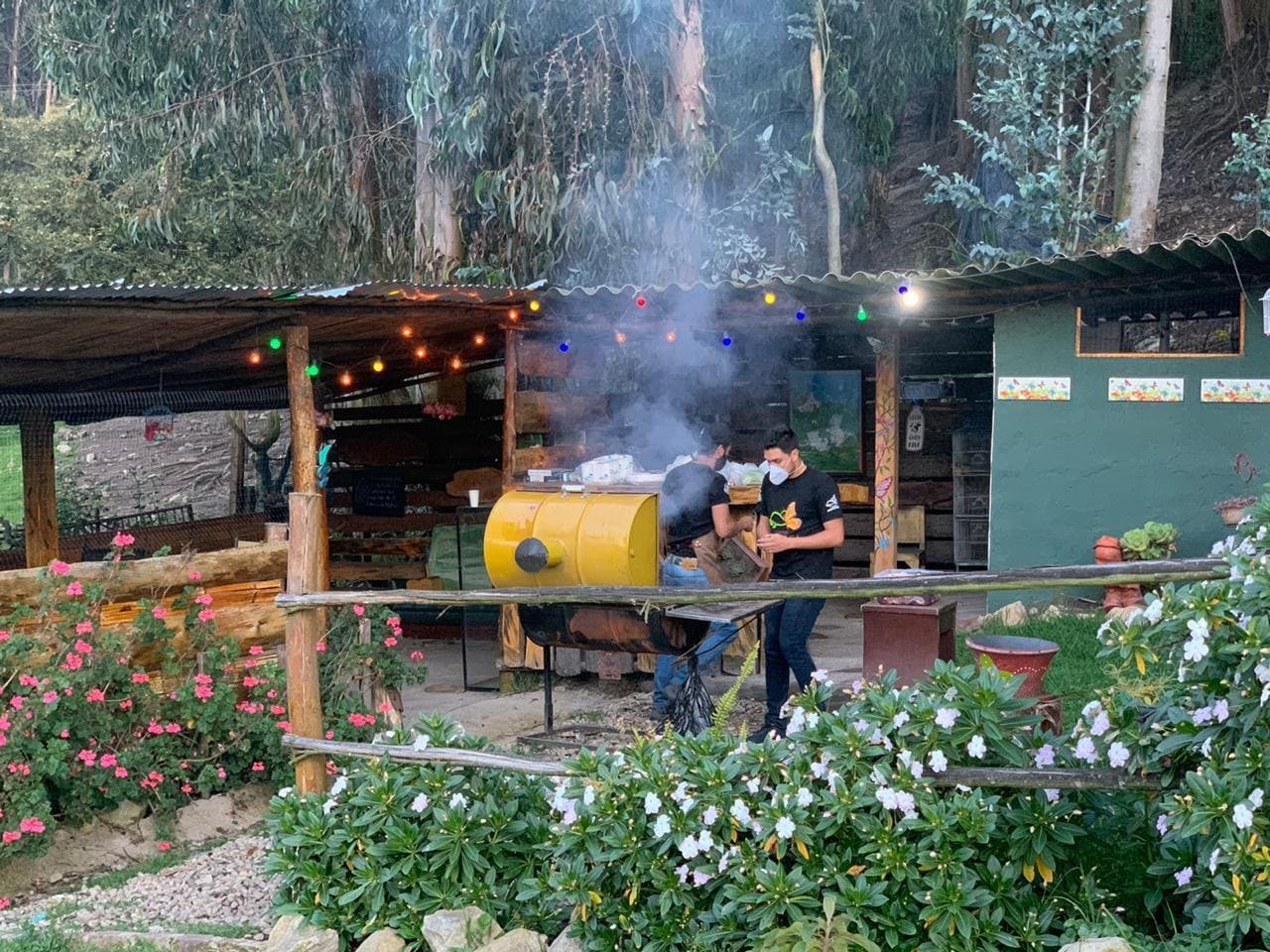 Asador y cocina de los primeros días del parque